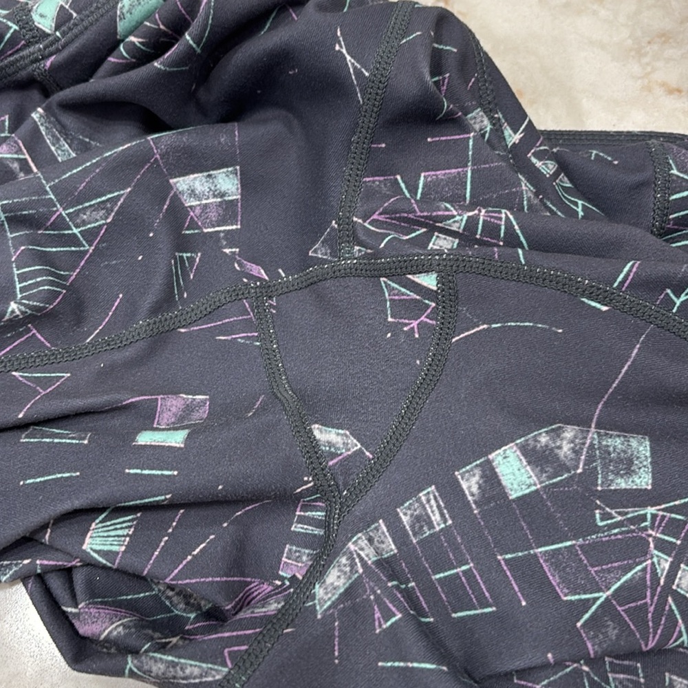 Zella Geometric Patterned Leggings - Picture 10 of 11